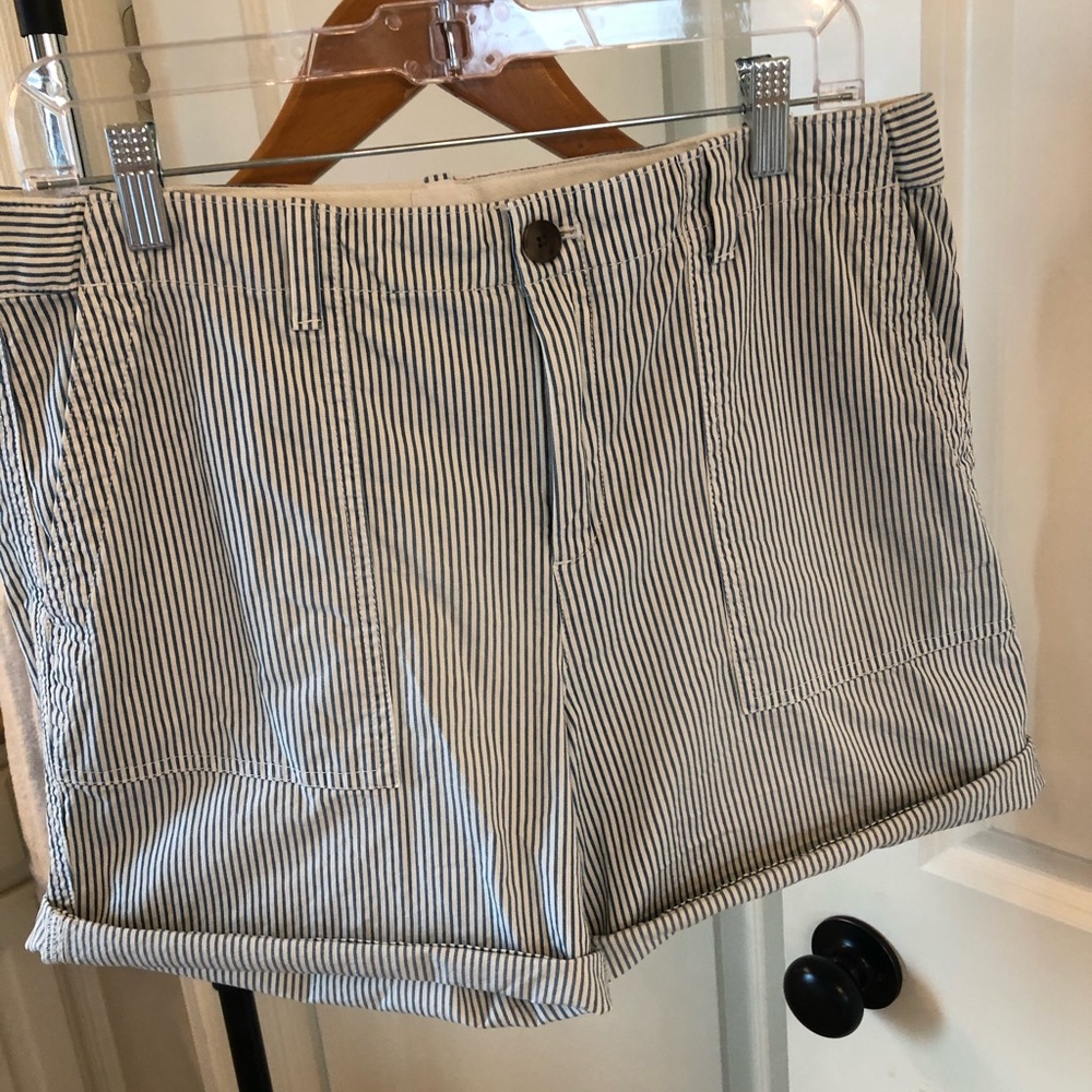 Gap Girlfriend Chino shorts